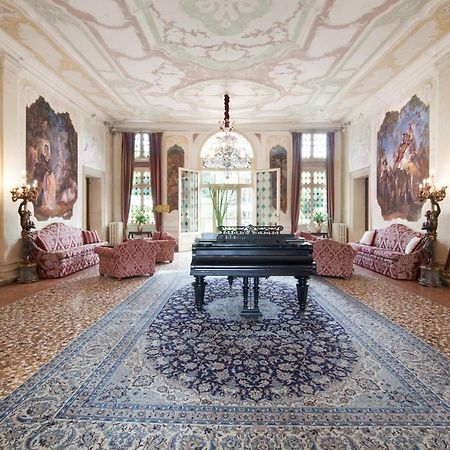 Hotel Villa Condulmer Mogliano Veneto Esterno foto The interior of the villa