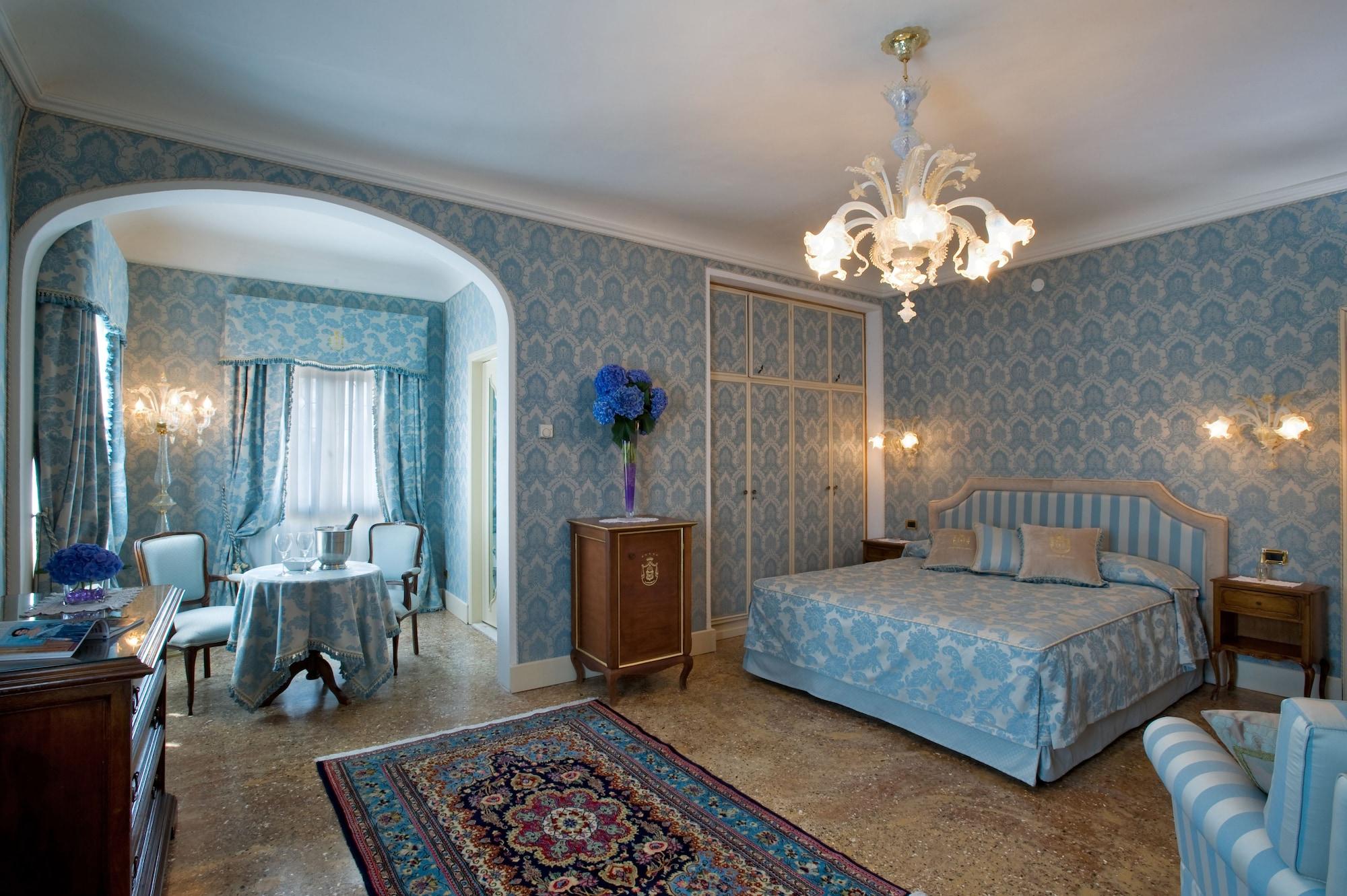 Hotel Villa Condulmer Mogliano Veneto Camera foto A suite at the Excelsior