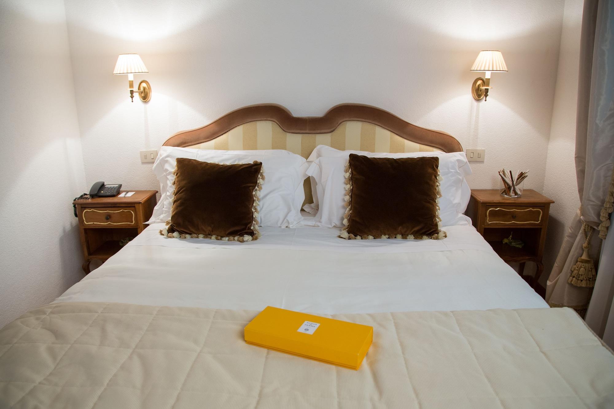 Hotel Villa Condulmer Mogliano Veneto Esterno foto A guest room at the hotel