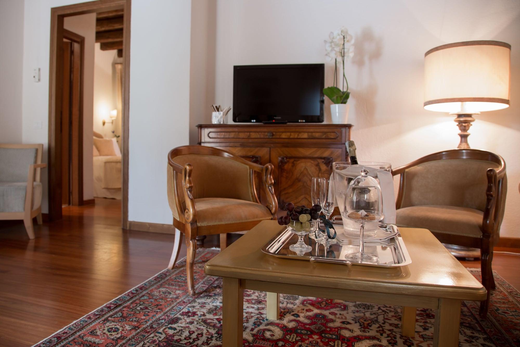 Hotel Villa Condulmer Mogliano Veneto Esterno foto A room at the hotel