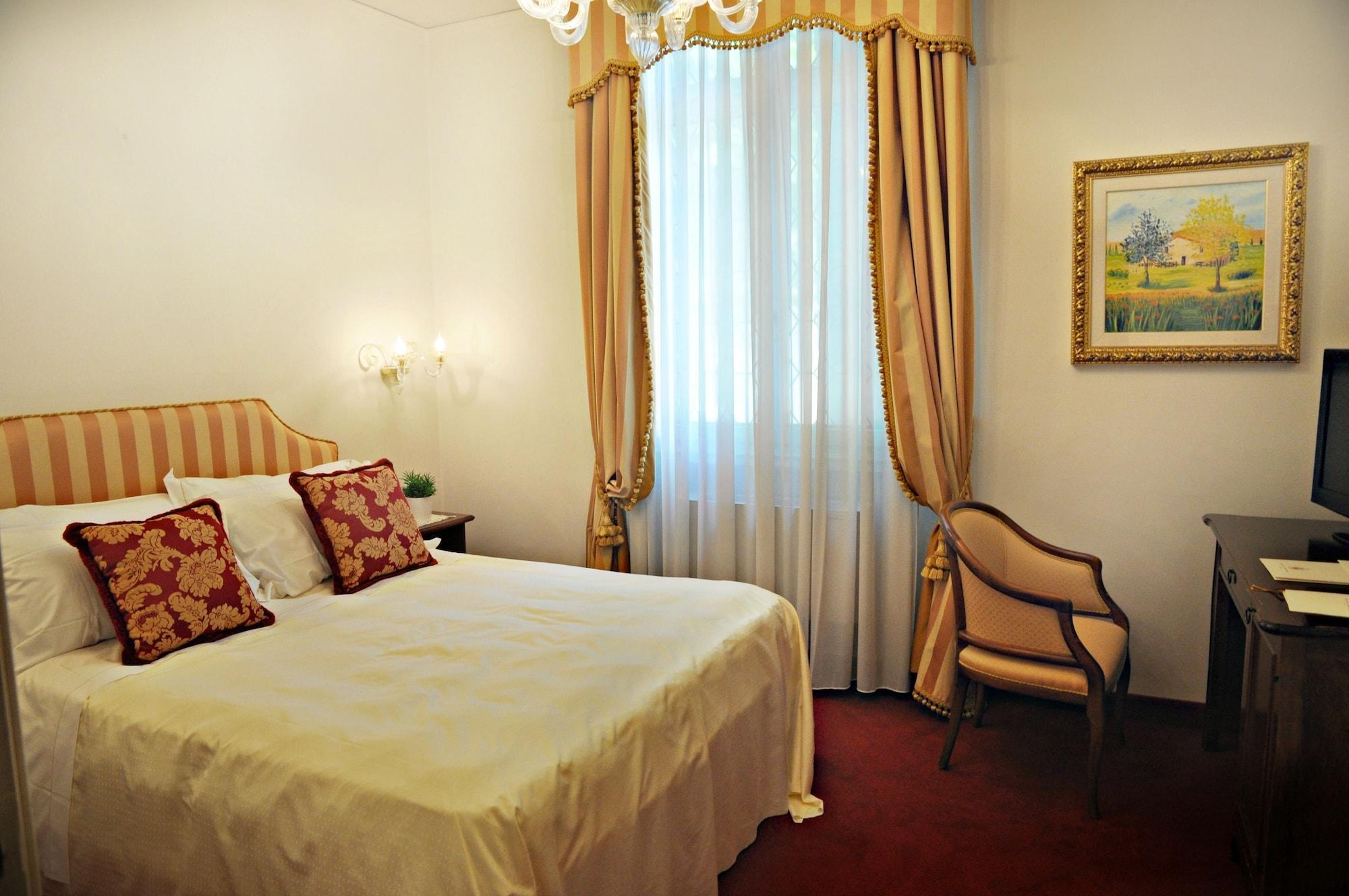 Hotel Villa Condulmer Mogliano Veneto Esterno foto A room at the hotel