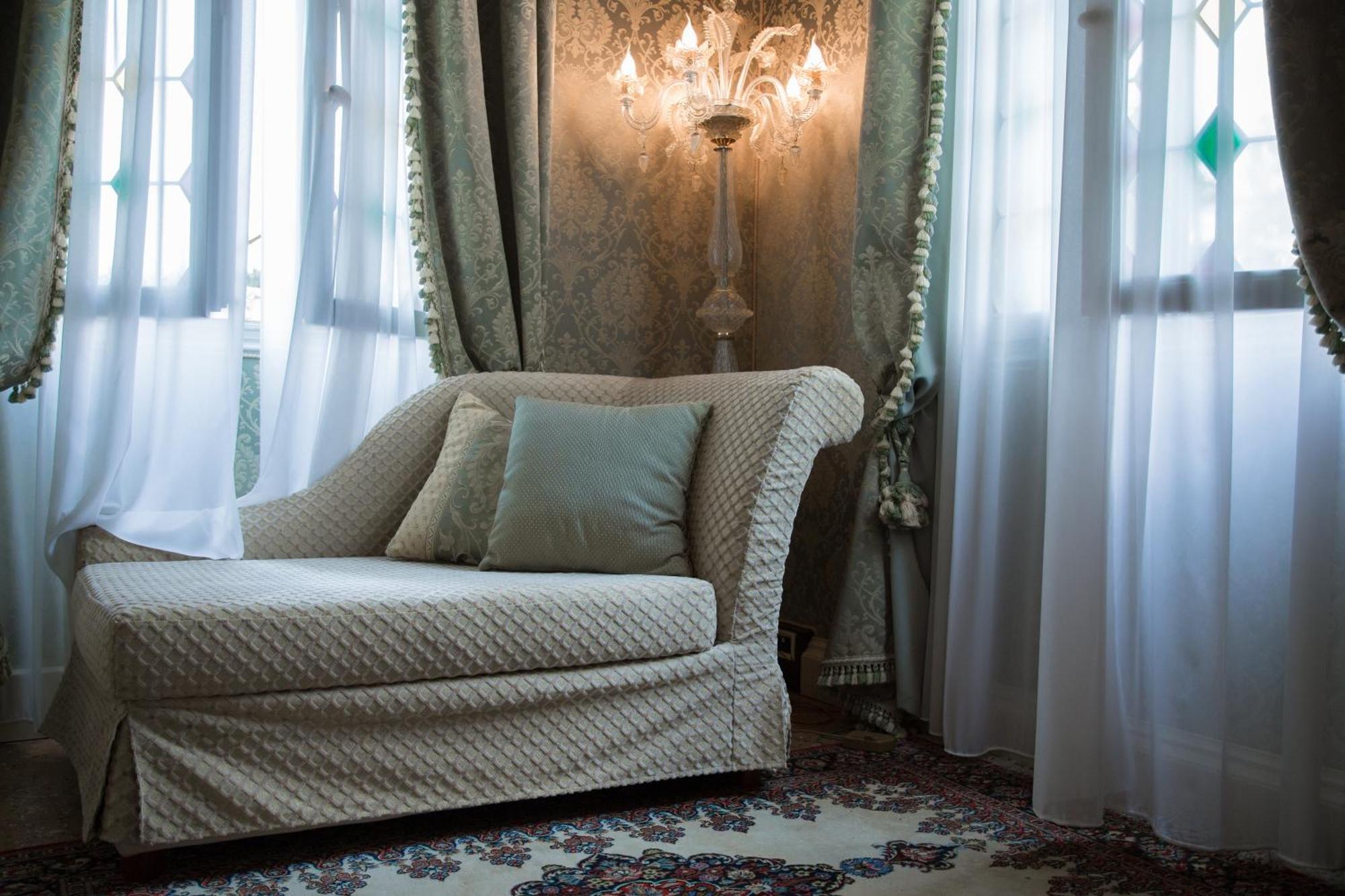 Hotel Villa Condulmer Mogliano Veneto Camera foto A chaise longue