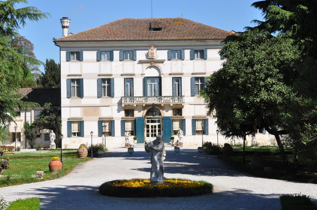 Hotel Villa Condulmer Mogliano Veneto Esterno foto The town hall in Montferrand-en-Charollais