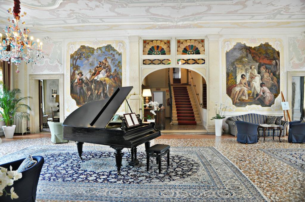 Hotel Villa Condulmer Mogliano Veneto Esterno foto The interior of the villa