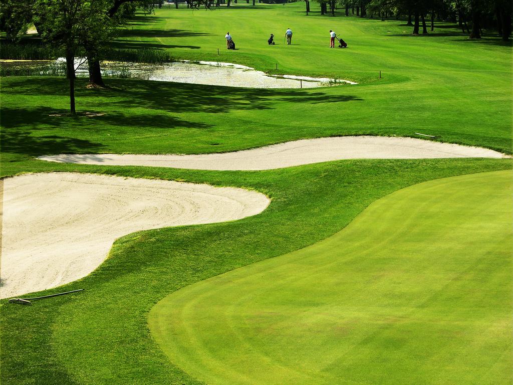 Hotel Villa Condulmer Mogliano Veneto Esterno foto Golf course