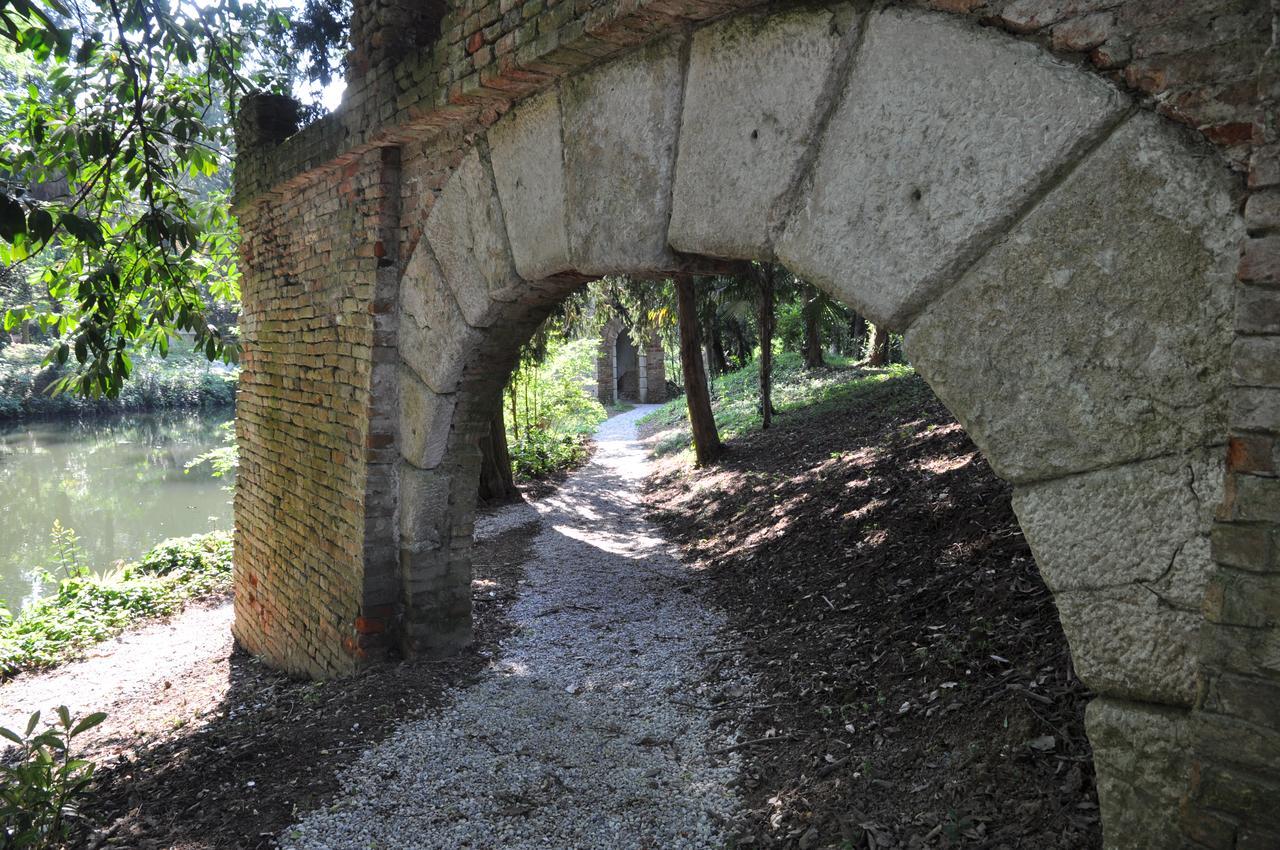 Hotel Villa Condulmer Mogliano Veneto Esterno foto The old bridge over the river