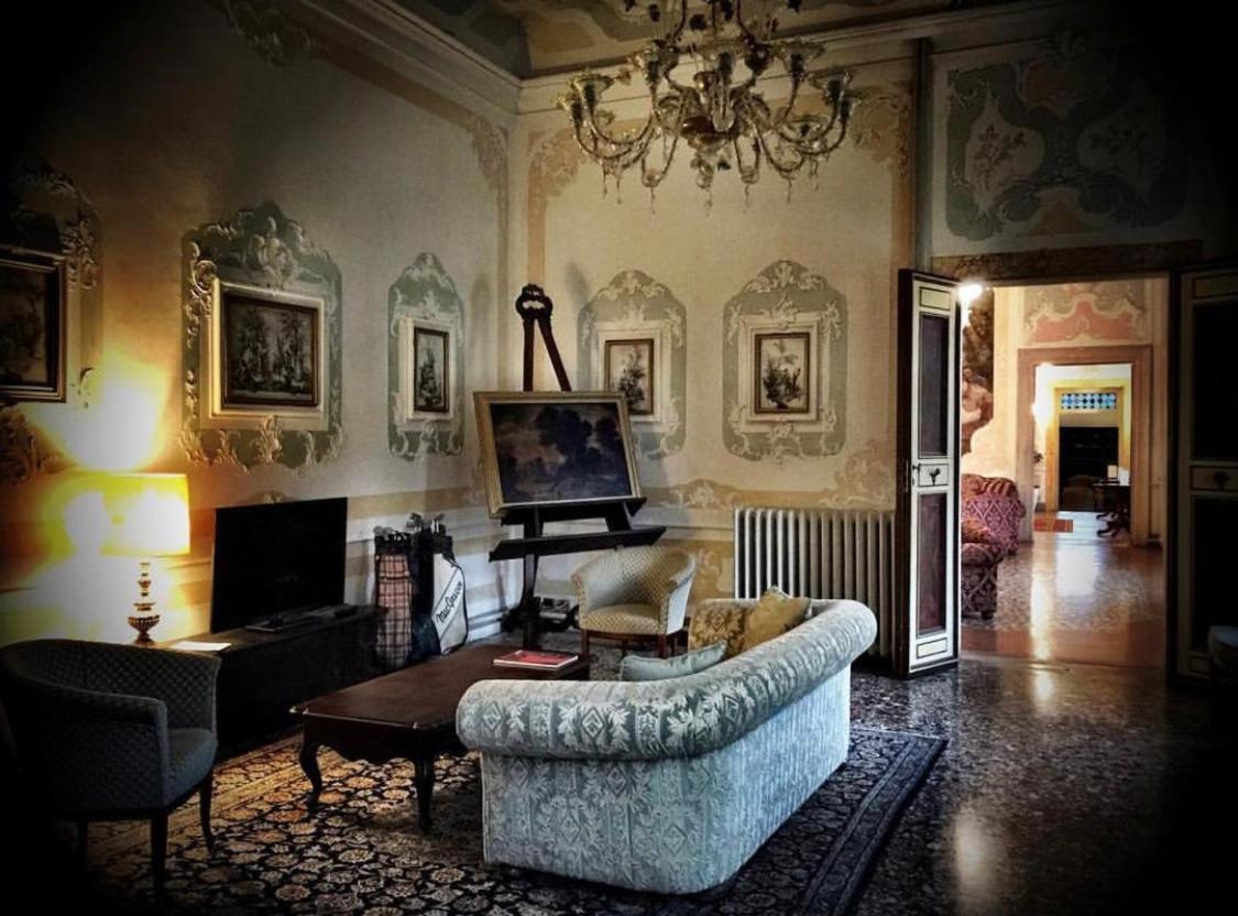 Hotel Villa Condulmer Mogliano Veneto Esterno foto The interior of the villa