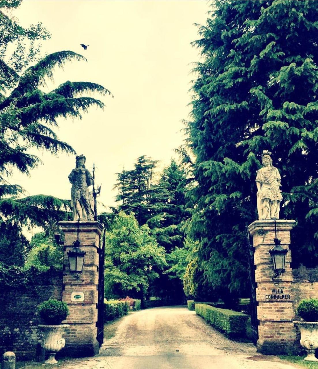 Hotel Villa Condulmer Mogliano Veneto Esterno foto Entrance to the park