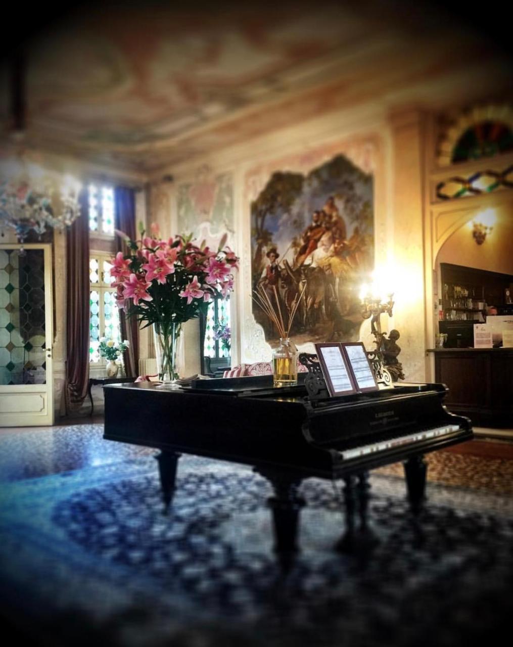 Hotel Villa Condulmer Mogliano Veneto Esterno foto The piano in the living room of the house