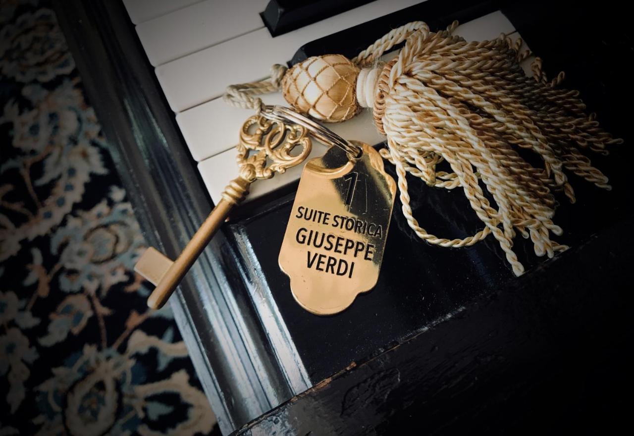Hotel Villa Condulmer Mogliano Veneto Esterno foto The key to the suite of Giuseppe Verdi at the Hotel de l'Europe